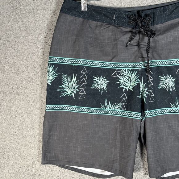 Quiksilver Highline Hawaii Boardshorts Men’s Size 38‎ Surfsilk Grey Palm Beach - Picture 2 of 11